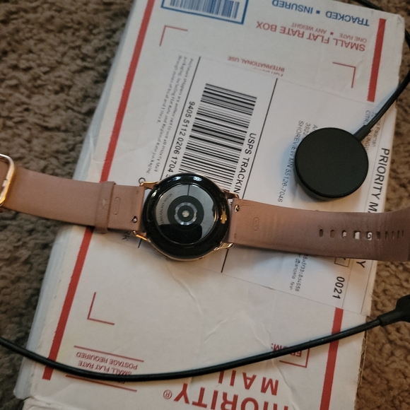 Samsung active 2 LTE service capable. Valued at 300 earnings $106 - Picture 6 of 7